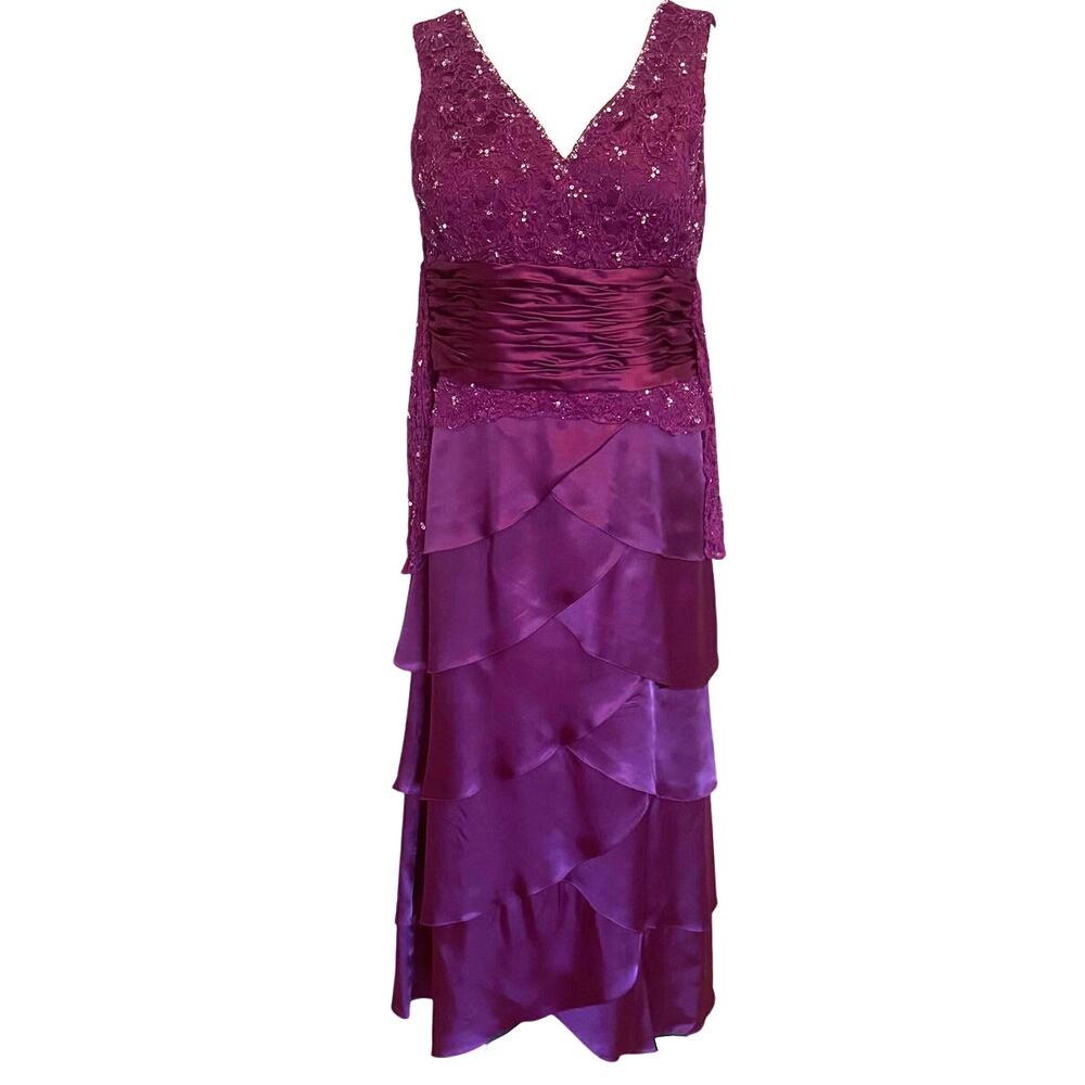 AVANTI DESIGNS - David's Bridal | Tiered Long Dress | Size 18-20 | Eggplant